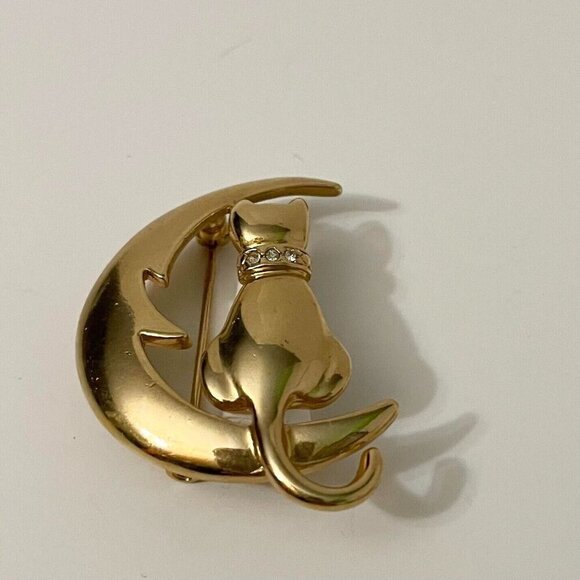 Vintage Cat Brooch Pin Sitting on Crescent Moon - Picture 2 of 16